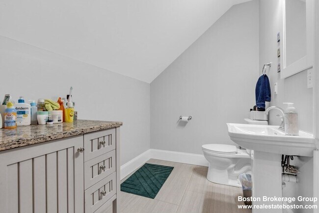 Building Photo - 180 Saint Alphonsus St