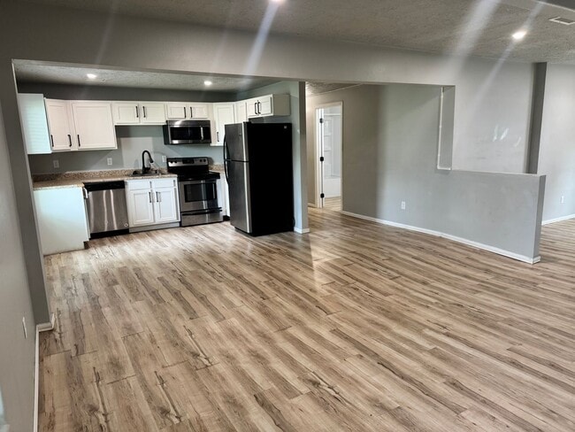 Building Photo - Madison 7 unit