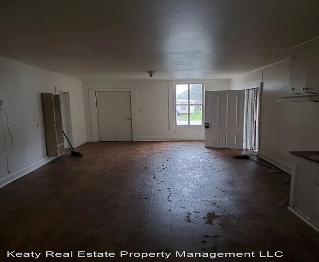 Building Photo - 703 6th St