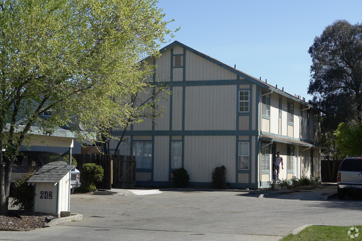 Primary Photo - 642 N L St