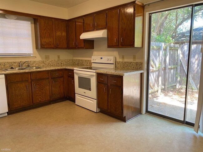 Building Photo - 2 br, 1.5 bath Duplex - 730 San Benito Dr ...