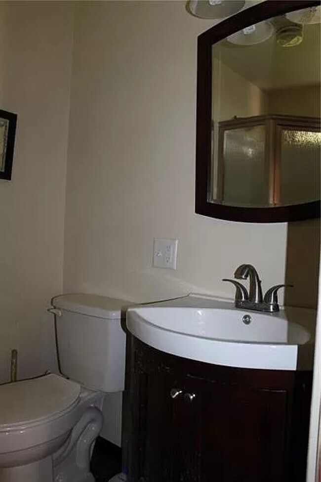 Foto del edificio - 283 Freeport Rd