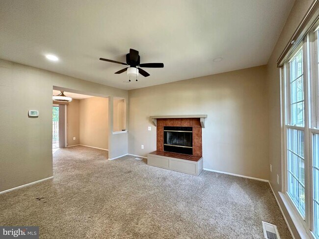 Foto del edificio - 6123 Martins Landing Ct