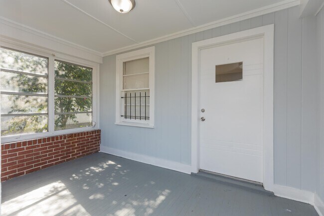 Building Photo - 352 Tallulah Ave