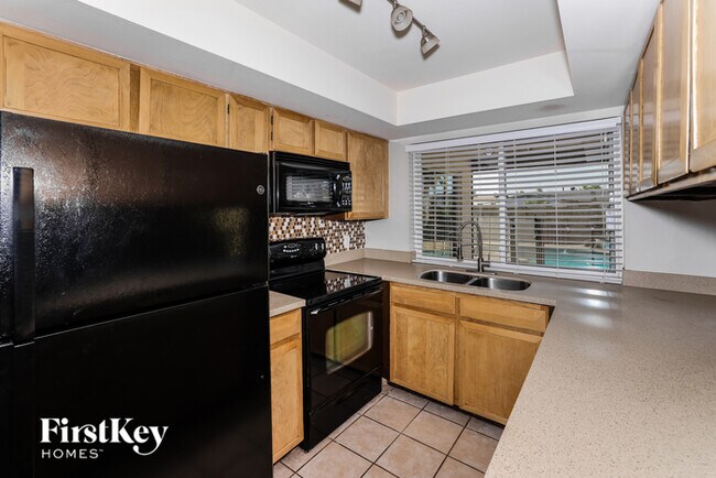 Foto del edificio - 3821 W Hatcher Rd