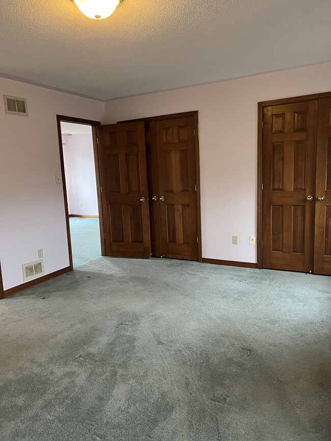 Building Photo - 1664 Forster Av