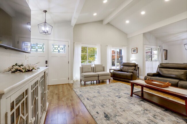 Foto del edificio - 1250 Sweetbriar Dr