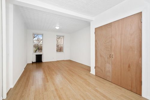 Foto del edificio - 428 E 9th St