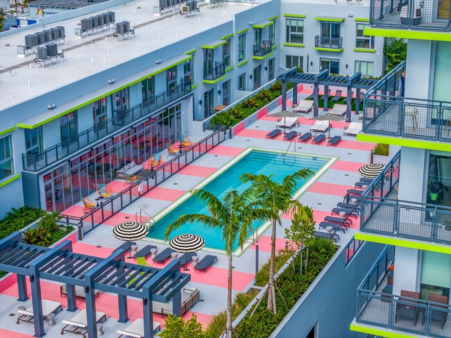 Foto del edificio - Fourteen Main Street Residences