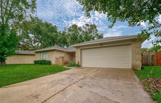 Building Photo - 1126 W Belgravia Dr