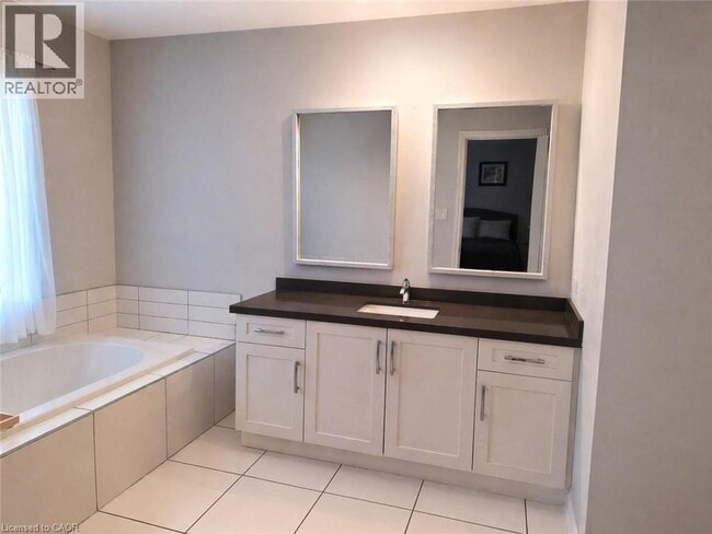 Building Photo - 120 Vineberg Dr