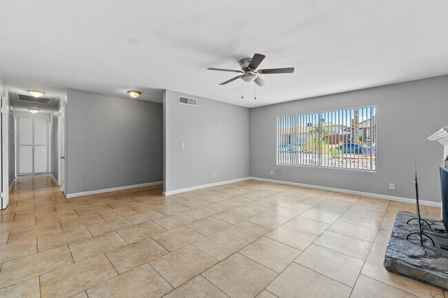 Building Photo - Spacious 3-Bedroom Townhome with Private P...
