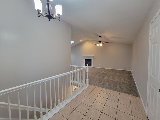 Building Photo - 330 Villa Dr
