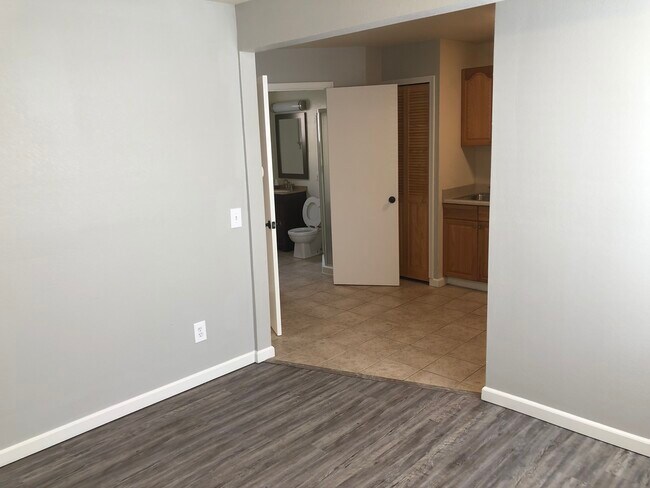 Building Photo - 841 Sonoma Ave