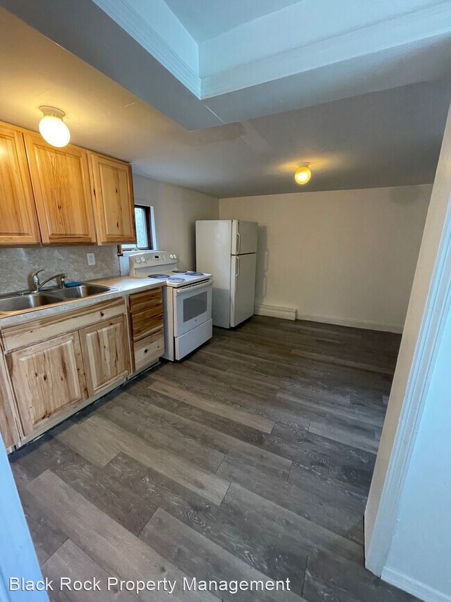 Building Photo - 2 br, 1 bath House - 206 W Front St