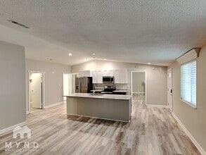 Building Photo - 5825 Crossing King Dr