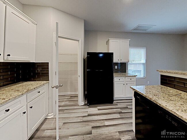 Foto del edificio - 9721 Crooms Ct