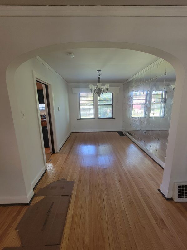 Foto del edificio - 10529 S Eberhart Ave