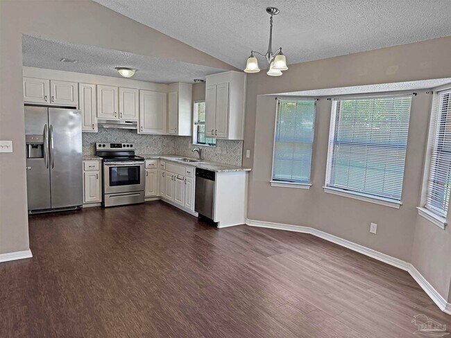 Foto del edificio - 7524 Sandy Creek Dr