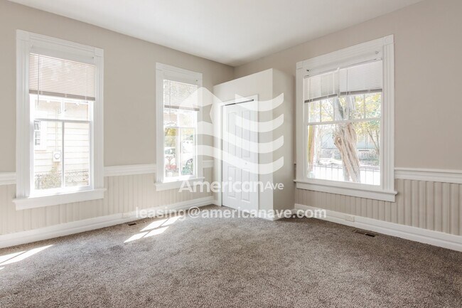 Building Photo - 1037 32nd St