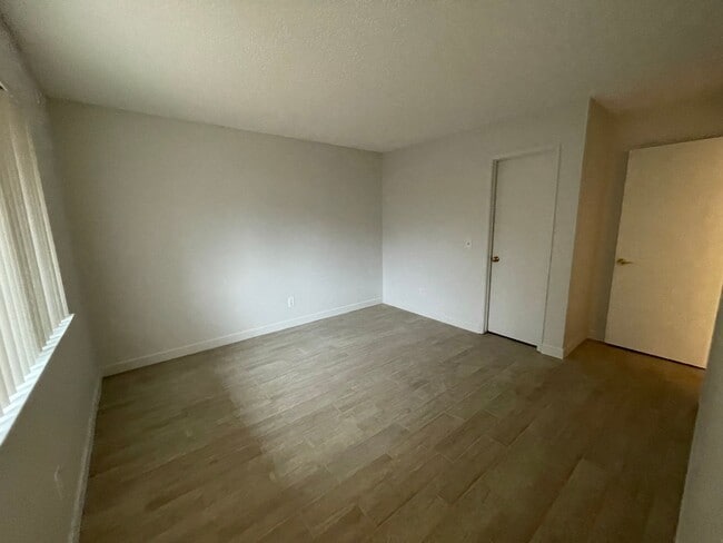 Building Photo - APPLE VALLEY- REFURBISHED 2 BEDROOM , 2 BATHROOM APARTMENT