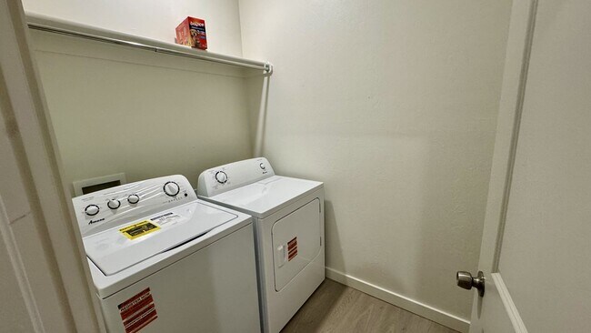 Foto del edificio - Charming 2-Bedroom Home in the Heart of La...