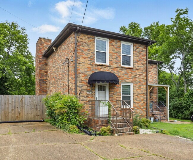 Building Photo - Beautiful 2 Bedroom 1.5 Bathroom Duplex