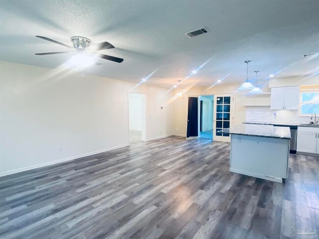 Building Photo - 2315 Reva Cir