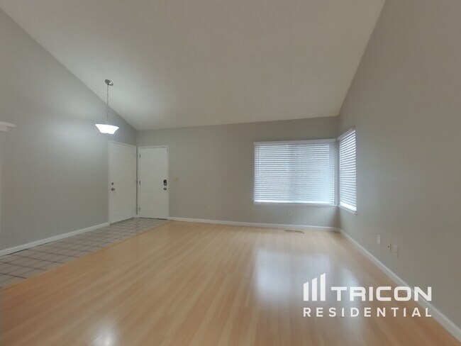 Foto del edificio - 801 Newport Way
