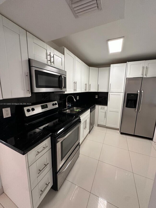 Foto del edificio - 447 NE 195th St