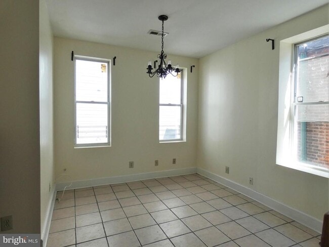 Building Photo - 4405 Chestnut St