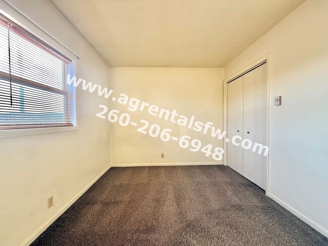 Building Photo - 1002 Lewis Pl