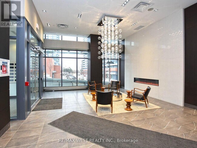 Building Photo - 10 Park Lawn Rd