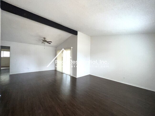 Foto del edificio - Charming 2 bd/1 ba Citrus Heights Duplex!