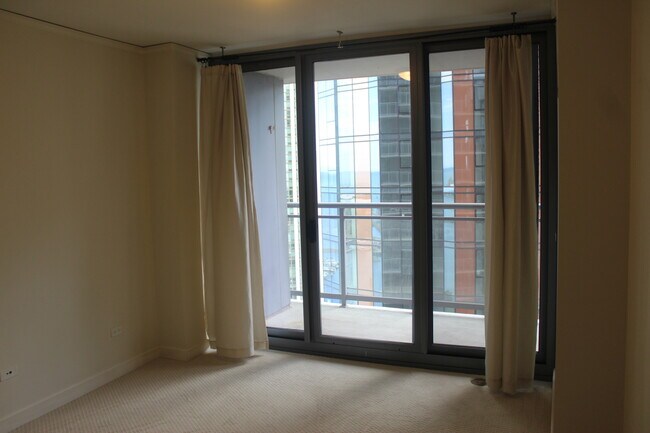 Building Photo - 450 E Waterside Dr