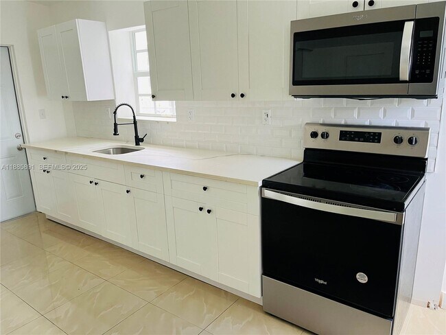 Foto del edificio - 1935 Marseille Dr