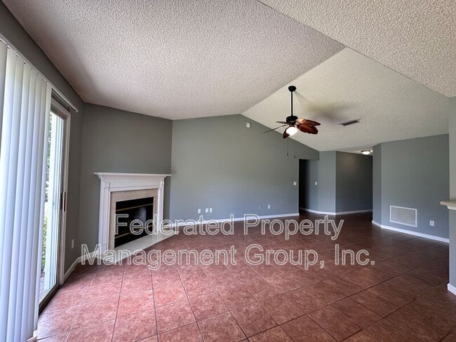 Building Photo - 9007 Bridgecreek Dr W