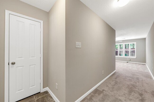 Foto del edificio - 16121 Sweetwater Fields Ln
