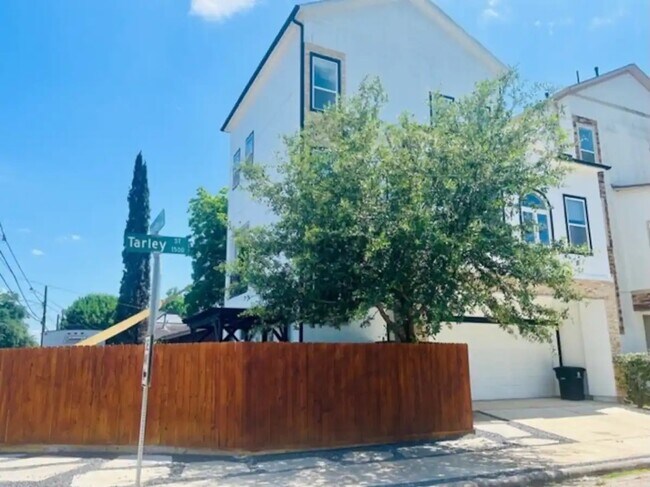 Foto del edificio - 1518 Tarley St