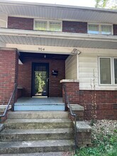 Building Photo - 904 E University St