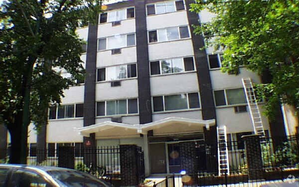Building Photo - 5854 N Kenmore Ave