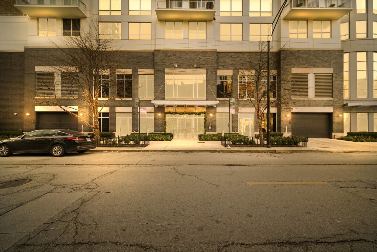 Primary Photo - 421 W Huron St