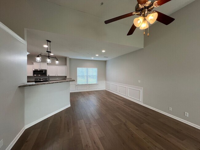 Foto del edificio - Available Immediately! Gorgeous 4 Bedroom 3 Bath in Creeksbend Subdivision