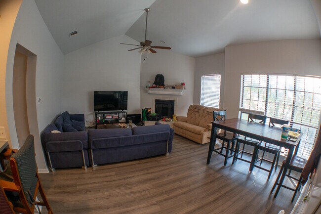 Building Photo - 2210 Pearl St