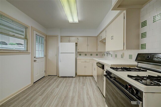 Foto del edificio - 5411 Evergreen St