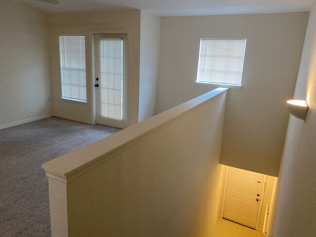 Foto del edificio - 8933 Manor Loop