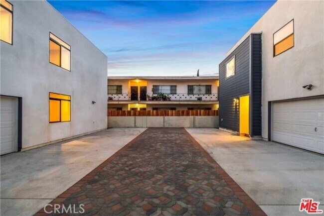 Foto del edificio - 1662 Arlington Ave