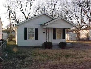 Building Photo - 502 Rosewood St Building Photo - 502 Rosewood St