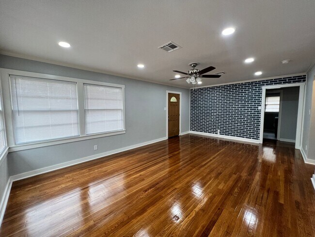 Foto del edificio - Home for rent!