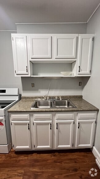 Building Photo - 80 Sailly Ave